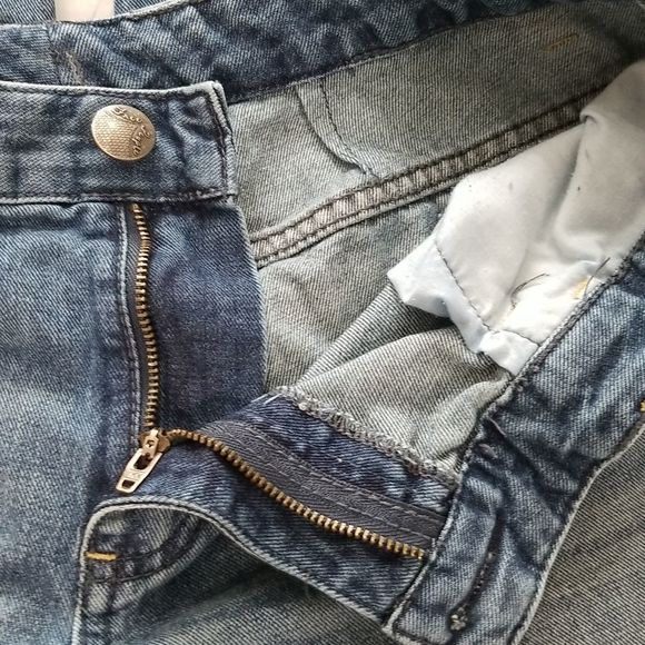 FP Women's Distressed Denim Capri Jeans, Cut-Offs, Frayed Hem - Picture 6 of 16